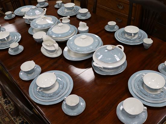 A Doulton cuvee dinner service